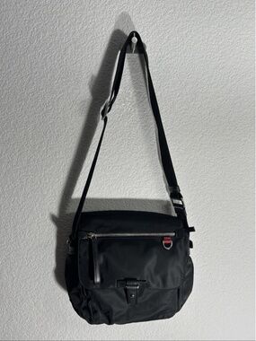 Tumi Ballistic Nylon Voyageur Lugano Trimmed Shoulder Messenger Bag 9" (Black)
